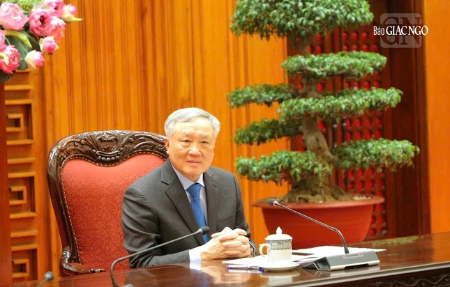 Ủy viên Bộ Chính trị, Phó Thủ tướng Thường trực Chính phủ Nguyễn Hòa Bình Ủy viên Bộ Chính trị, Phó Thủ tướng Thường trực Chính phủ Nguyễn Hòa Bình