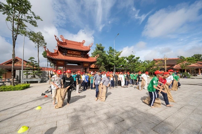 Giải phóng năng lượng với hoạt động teambuilding, trò chơi lớn