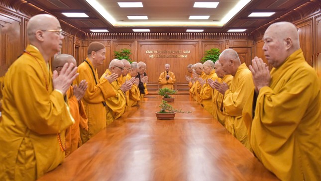 Phiên họp bất thường của Ban Thường trực Hội đồng Chứng minh nhất tâm quyết nghị nguyện vọng cung thỉnh xá-lợi Trái tim Bồ-tát Thích Quảng Đức về Việt Nam Quốc Tự tôn thờ vĩnh viễn - Ảnh: Quảng Đạo Phiên họp bất thường của Ban Thường trực Hội đồng Chứng minh nhất tâm quyết nghị nguyện vọng cung thỉnh xá-lợi Trái tim Bồ-tát Thích Quảng Đức về Việt Nam Quốc Tự tôn thờ vĩnh viễn - Ảnh: Quảng Đạo