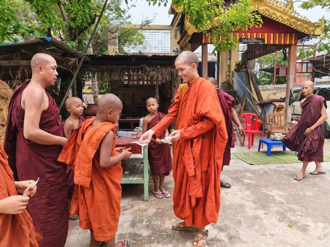 Chia sẻ đến chư Tăng, Ni các thiền viện