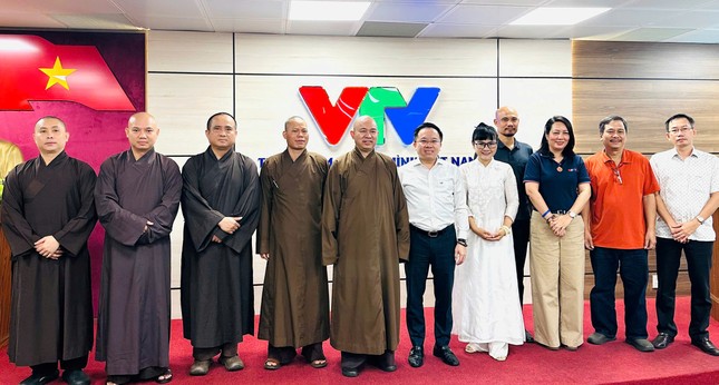 Phái đoàn GHPGVN với lãnh đạo Trung tâm Truyền hình Việt Nam tại TP.HCM Phái đoàn GHPGVN với lãnh đạo Trung tâm Truyền hình Việt Nam tại TP.HCM