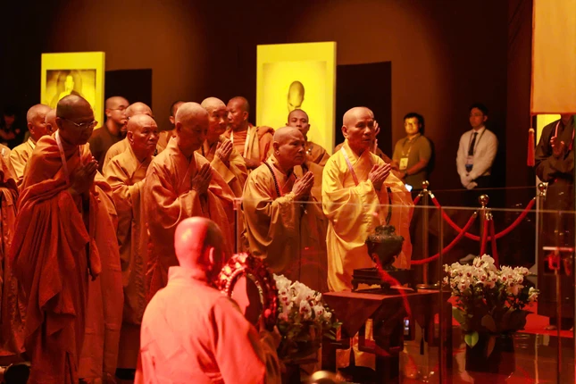 Đức Pháp chủ và chư vị giáo phẩm Hội đồng Chứng minh, Hội đồng Trị sự GHPGVN - Ảnh: Hải An