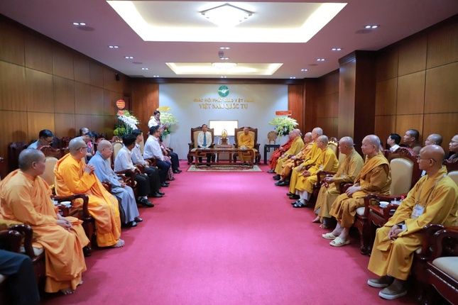 Quang cảnh buổi thăm tại Việt Nam Quốc Tự