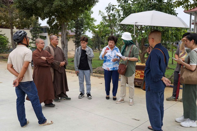 Ê-kip thực hiện