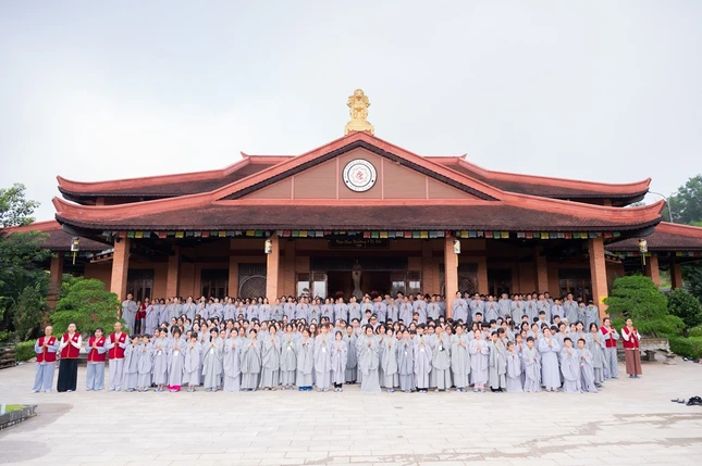 Các em thanh thiếu niên tham gia hoạt động trải nghiệm tu học Các em thanh thiếu niên tham gia hoạt động trải nghiệm tu học