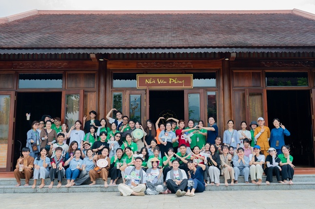 Các em thanh thiếu niên tham gia hoạt động trải nghiệm tu học