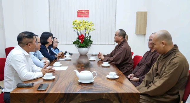 Chia sẻ thông tin trong tinh thần hoan hỷ