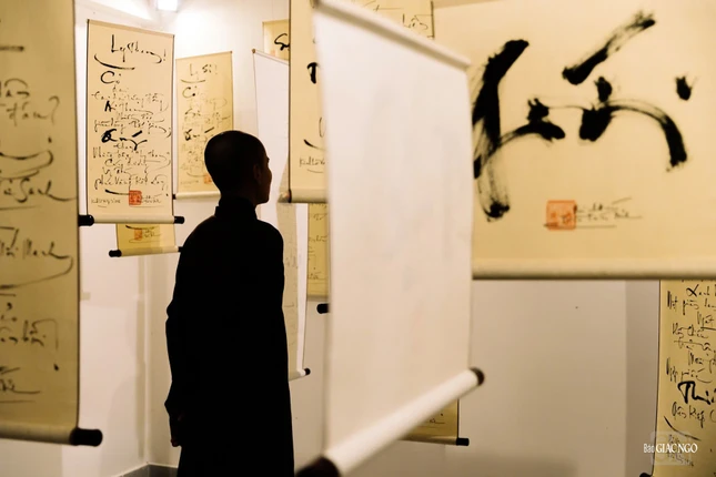 Thưởng lãm tác phẩm của 2 vị giáo phẩm tại Huyền Không Sơn Thượng, cố đô Huế