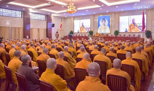 Quang cảnh buổi giáo giới của Đức Pháp chủ GHPGVN tại Việt Nam Quốc Tự