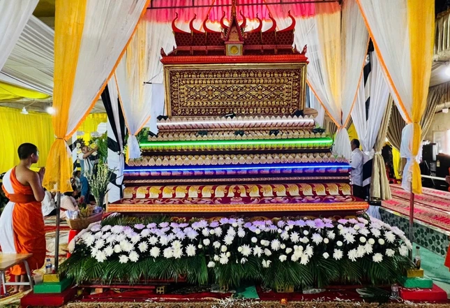 Lễ tang Trưởng lão Hòa thượng Thomesthe (Hồng Kim Phuông) tổ chức theo truyền thống Phật giáo Nam tông Khmer