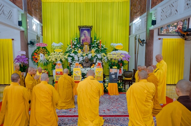 Môn đồ pháp quyến cung đón phái đoàn chư vị lãnh đạo Giáo hội - Ảnh: Đăng Huy Môn đồ pháp quyến cung đón phái đoàn chư vị lãnh đạo Giáo hội - Ảnh: Đăng Huy