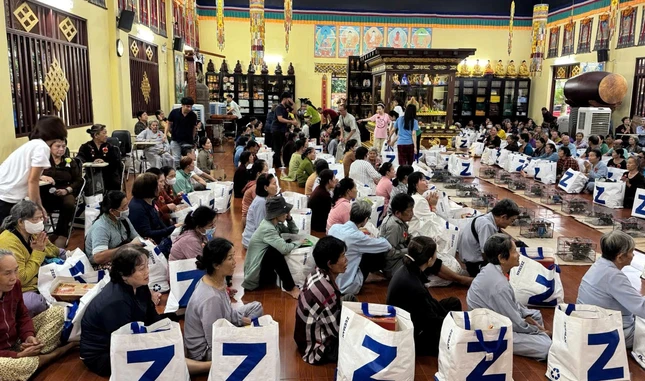 Tặng quà Vu lan đến bà con có hoàn cảnh khó khăn