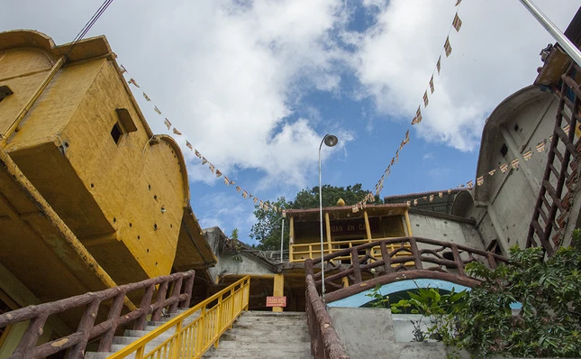 Chùa Bửu Quang, dân gian thường gọi là chùa Gia Lào, tọa lạc tại núi Chứa Chan, xã Xuân Lộc, tỉnh Đồng Nai hiện nay - Ảnh: DKVN