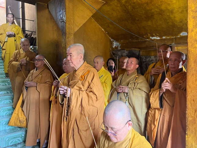 Trưởng lão Hòa thượng Thích Thiện Xuân và chư tôn đức Ban Thừa kế Thiên Thai Thiền Giáo tông trong dịp lễ tưởng niệm húy nhật cố Hòa thượng Trừng Thắng Thiện Tấn năm 2024, tại chùa Bửu Quang