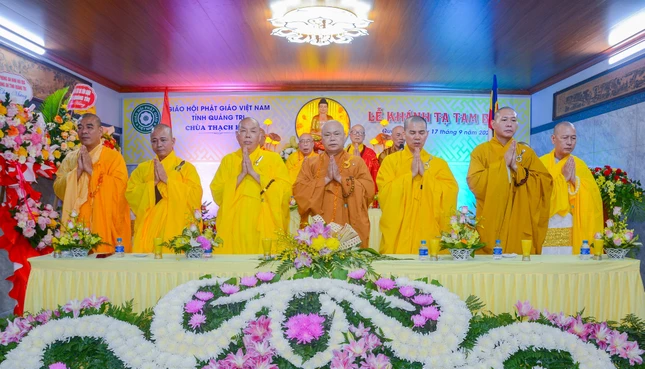 Chư tôn đức chứng minh buổi lễ Chư tôn đức chứng minh buổi lễ