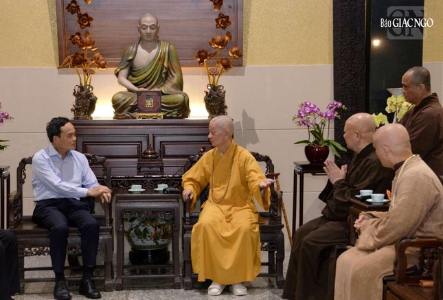 Đức Pháp chủ bày tỏ niềm tin tưởng với tầm nhìn của lãnh đạo đất nước và với nhân sự đoàn kết của lãnh đạo TP.HCM hiện nay, sẽ phát triển mạnh mẽ, góp phần ổn định và phát triển đất nước