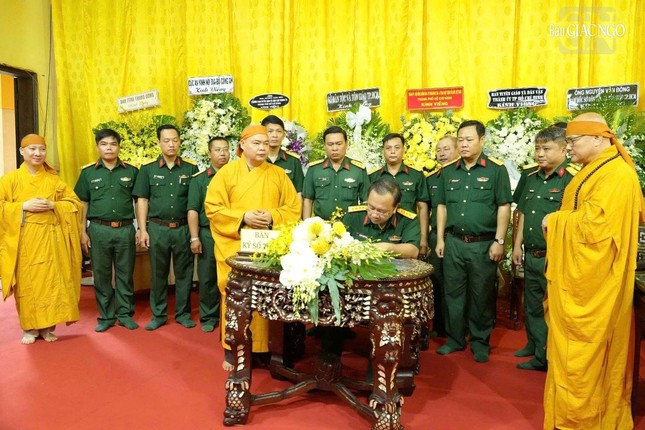 Một số hình ảnh về các phái đoàn viếng tang Trưởng lão Hòa thượng Thích Trí Tịnh ngày 10-10