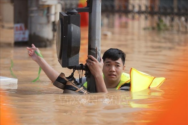 Phường Phan Đình Phùng, tỉnh Thái Nguyên nước ngập sâu - Ảnh: Minh Quyết/TTXVN