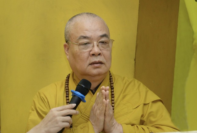 Trưởng lão Hòa thượng Thích Thanh Nhiễu cung tuyên tiểu sử Trưởng lão Hòa thượng Thích Trí Tịnh (1932-2025)