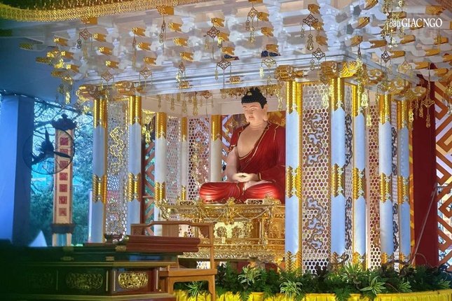 Đàn tràng đã được tôn trí trang nghiêm