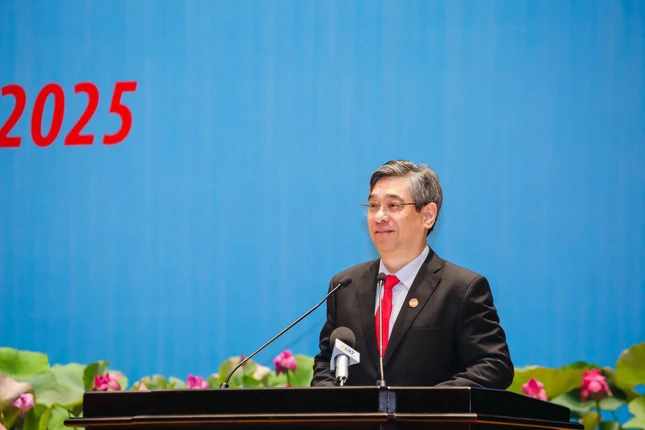 Phó Bí thư Thành ủy, Chủ tịch Ủy ban MTTQVN TP.HCM Nguyễn Phước Lộc phát biểu tiếp nhận chỉ đạo của Bí thư Thành ủy TP.HCM Trần Lưu Quang