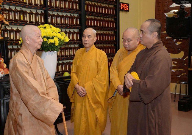 Đại lão Hòa thượng chia sẻ về môi trường đào tạo Tăng tài Phật học đường Nam Việt và các học Tăng đồng học, trong đó có Thầy Long Nguyệt - một trong những vị được quý Hòa thượng Ban Giám đốc chọn gởi sang Nhật Bản để du học