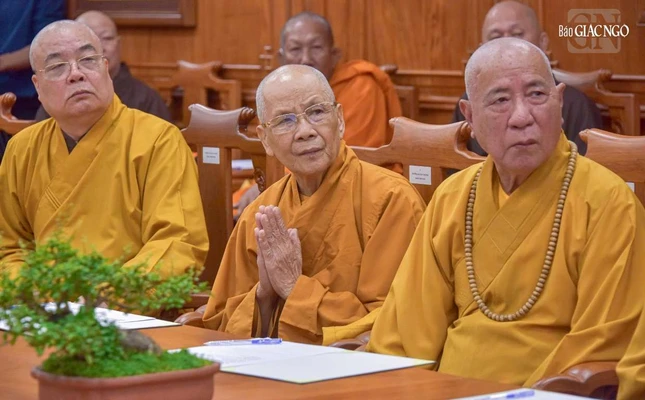 Chư vị Trưởng lão Ủy viên Thường trực Hội đồng Chứng minh