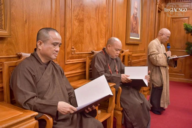 Chư vị Ban Thư ký Văn phòng Đức Pháp chủ