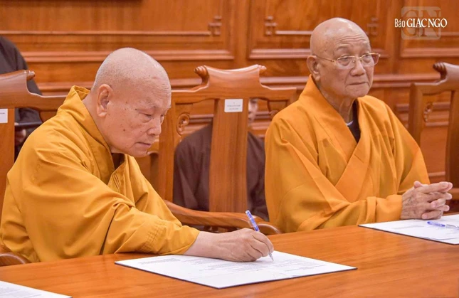 Chư Trưởng lão ghi chú nội dung quan trọng