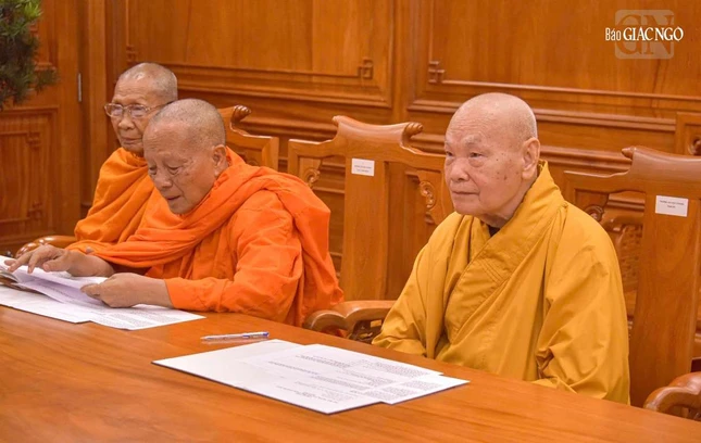 Trưởng lão Hòa thượng Chau Ty, Trưởng lão Hòa thượng Tăng Nô, Trưởng lão Hòa thượng Thích Thiện Nhơn (từ trái sang)