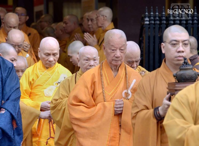 Đức Pháp chủ và chư vị Trưởng lão quang lâm tháp Đa Bảo