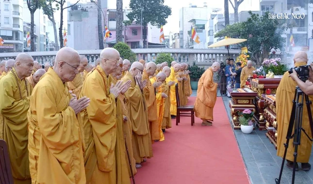 Chư vị Trưởng lão Hội đồng Chứng minh từ các tỉnh, thành phố về tham dự