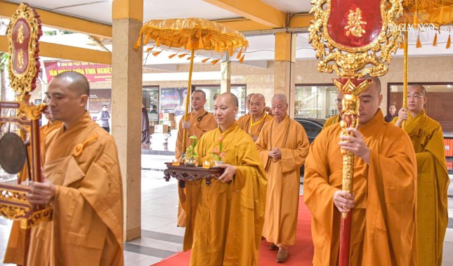 Chư Tăng chùa Vĩnh Nghiêm cung nghinh Đức Pháp chủ quang lâm