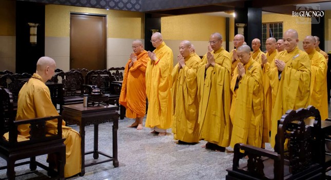 Chư vị giáo phẩm và Tăng Ni TP.Hà Nội, tỉnh Ninh Bình và Ban Hoằng pháp T.Ư đối trước Đức Pháp chủ GHPGVN