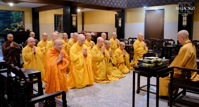 Đức Pháp chủ huấn thị