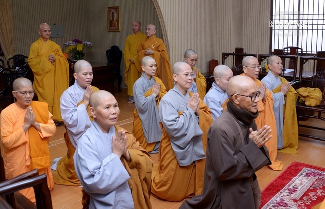 Các phái đoàn đến khánh tuế Đức Pháp chủ tại thiền viện Quảng Đức nhân ngài quang lâm chứng minh Hội nghị Thường niên của GHPGVN