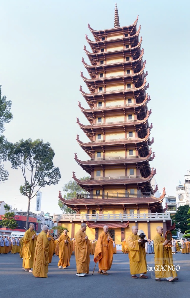 Theo Nghị quyết Đại nghị Hội đồng Chứng minh GHPGVN lần thứ ba, xá-lợi Bồ-tát Thích Quảng Đức sau khi được cung thỉnh về Việt Nam Quốc Tự tôn trí để Tăng Ni, Phật tử, đồng bào, đại biểu quốc tế đảnh lễ, chiêm bái vào dịp Đại lễ Vesak Liên Hiệp Quốc 2025, sẽ được an vị vĩnh viễn tại tháp Đa Bảo - công trình được kiến thiết kỷ niệm Pháp nạn 1963