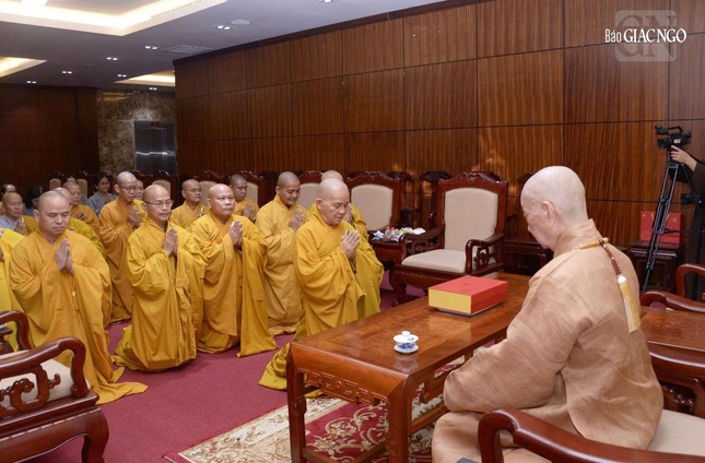 Phái đoàn Ban Trị sự GHPGVN tỉnh Tây Ninh khánh tuế Đức Pháp chủ GHPGVN