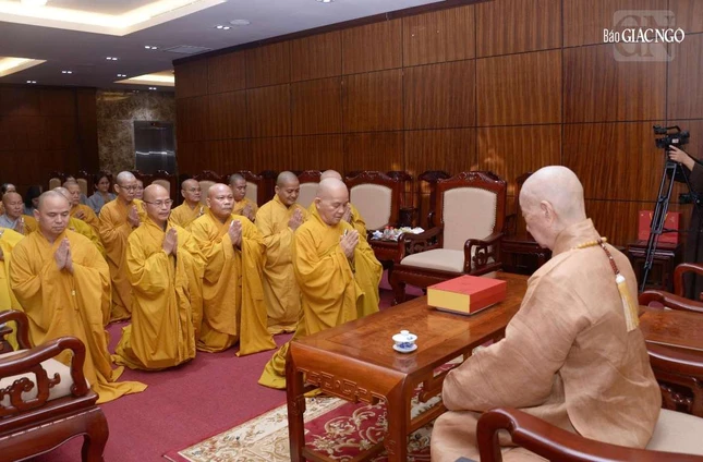 Phái đoàn Ban Trị sự GHPGVN tỉnh Tây Ninh khánh tuế Đức Pháp chủ GHPGVN Phái đoàn Ban Trị sự GHPGVN tỉnh Tây Ninh khánh tuế Đức Pháp chủ GHPGVN