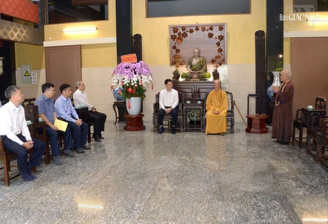 Buổi thăm, chúc Tết tại chùa Huê Nghiêm