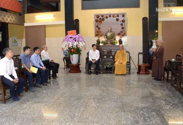 Buổi thăm, chúc Tết tại chùa Huê Nghiêm Buổi thăm, chúc Tết tại chùa Huê Nghiêm