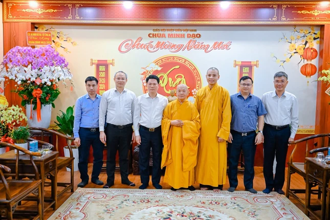 Thiếu tướng Nguyễn Hữu Mạnh và phái đoàn thăm, chúc Tết Trường lão Hoà thượng Thích Thiện Nhơn - Ảnh: Đăng Huy Thiếu tướng Nguyễn Hữu Mạnh và phái đoàn thăm, chúc Tết Trường lão Hoà thượng Thích Thiện Nhơn - Ảnh: Đăng Huy