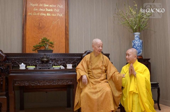 Ân cần dặn dò Hòa thượng Thích Hoằng Tri hướng dẫn Tăng Ni, Phật tử tu học theo bản hoài của Đại lão Hòa thượng Thích Trí Tịnh