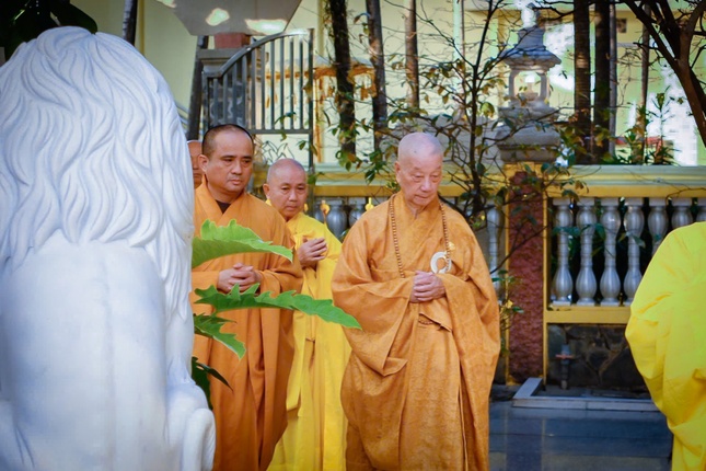 Hữu nhiễu tháp Phù Thi