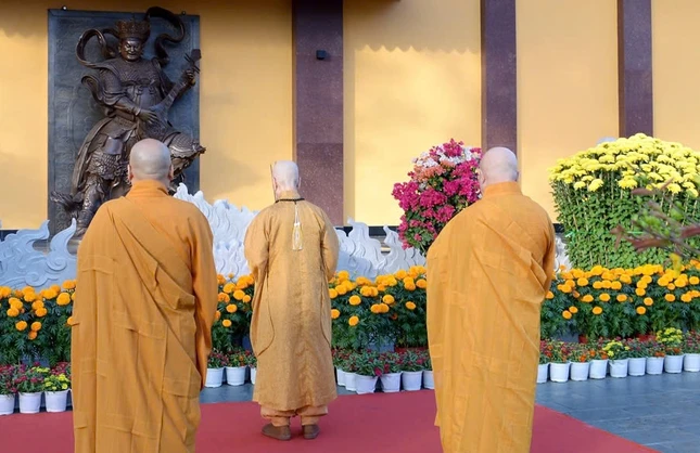 Tháp Đa Bảo là công trình kỷ niệm Pháp nạn 1963, với các chỉ số biểu tượng 63 mét, 13 tầng