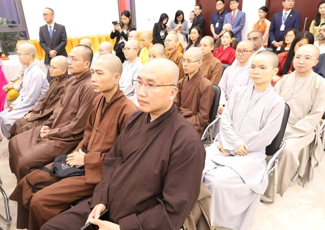 Tăng Ni đang tu học, nghiên cứu và làm việc tại quê hương của Đức Phật, một trong thành phần lớn của cộng đồng người Việt Nam ở Ấn Độ