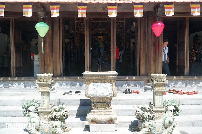 Khu vực phía trước chánh điện chùa Trường Sa
