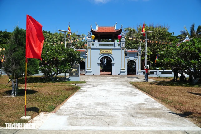 Chùa Trường Sa nằm giữa đảo với diện tích khá lớn