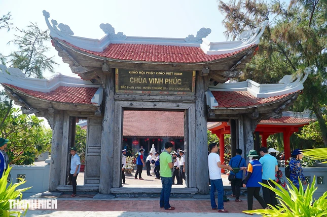Chùa Vinh Phúc nằm trên đảo Phan Vinh thuộc quần đảo Trường Sa, tỉnh Khánh Hòa