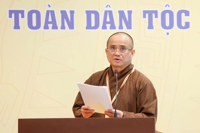 Thượng tọa Thích Tâm Hải đại diện trình bày tham luận của GHPGVN tại Trung tâm thảo luận số 1